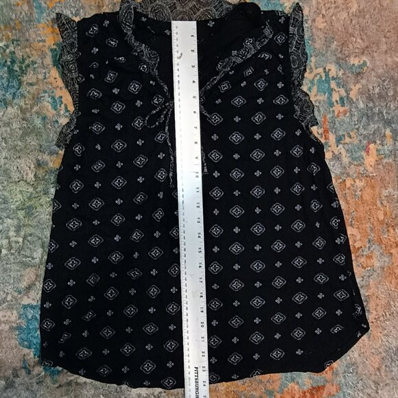 Casual Lucky brand mixed media short, ruffled sleeve and vneck  blouse size L - Picture 8 of 9